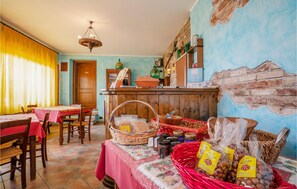 Dining - Nice home in Marsaglia CN with jacuzzi (Marsaglia CN)