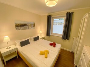 1 bedroom, travel cot, WiFi, bed sheets