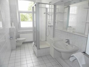Douche, serviettes fournies