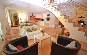 Télévision, cheminée, lecteur de DVD