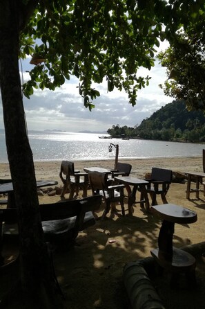 Breakfast, lunch, dinner served; local cuisine, beach views  - Bonhomie Beach Cottages (Nuea Khlong)