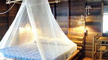 Basic Cabin, 1 King Bed, Sea View | Bed sheets