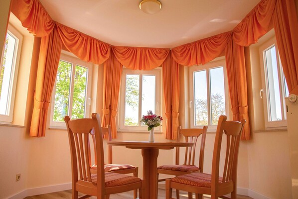 Unclassified image, 1 of 30, button