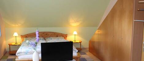 1 bedroom, travel crib, WiFi, bed sheets