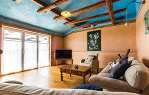 Smart TV, foosball, table tennis - Nice home in Krnica with kitchen (Krnica)