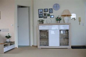 Unclassified image, 4 of 8, button