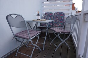 Unclassified image, 5 of 8, button