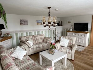 TV, stereo - Apartment No. 03 (ground floor) -. Pension Ritter - in a quiet location of Groß Zicker (Gager)