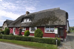Exterior - Apartment No. 03 (first floor) - Pension Ritter - in a quiet location in Groß Zicker (Gager)