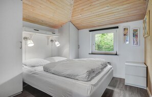 4 bedrooms, travel cot, free WiFi