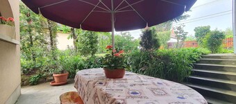 Holiday apartment with large garden and internet