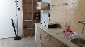 Fridge, microwave, stovetop, coffee/tea maker