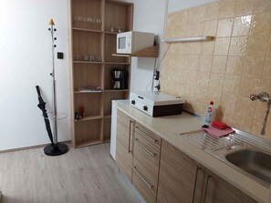 Fridge, microwave, stovetop, coffee/tea maker