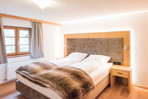 4 chambres, coffres-forts dans les chambres, Wi-Fi, draps fournis