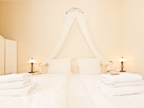 Desk, free WiFi, bed sheets - Villa Frohsinn (Heringsdorf)