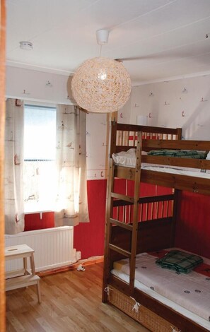 2 bedrooms, free WiFi - 2 bedroom beautiful home in Listerby (Listerby)