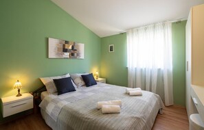 3 bedrooms, free WiFi, bed sheets