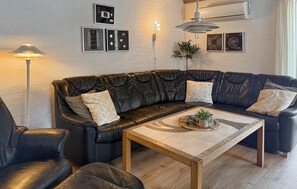 Fernseher, Kamin, Stereoanlage