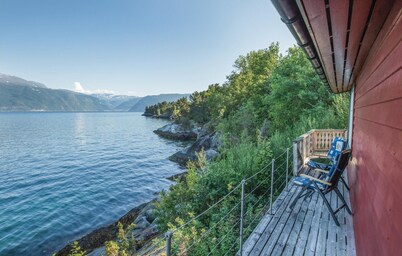 2 bedroom lovely home in Balestrand