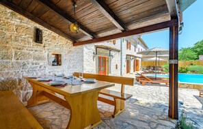 Outdoor dining - Luxurious home in Rezanci (Rezanci)