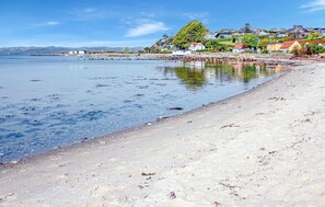 Perto da praia, prática de pesca 