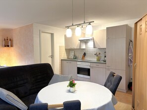 Fridge, oven, coffee/tea maker, electric kettle