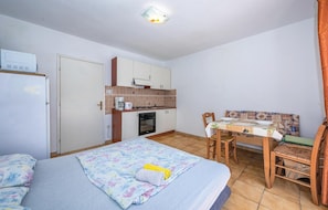 1 bedroom, free WiFi, bed sheets