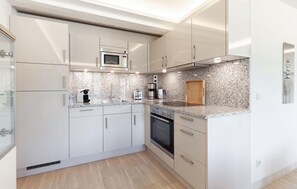 Kühlschrank, Herdplatte, Geschirrspüler