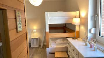 4 Schlafzimmer, Reisekinderbett, WLAN, Bettwäsche