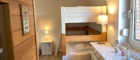4 bedrooms, travel crib, WiFi, bed sheets