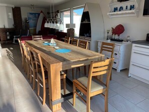 Unclassified image, 4 of 37, button