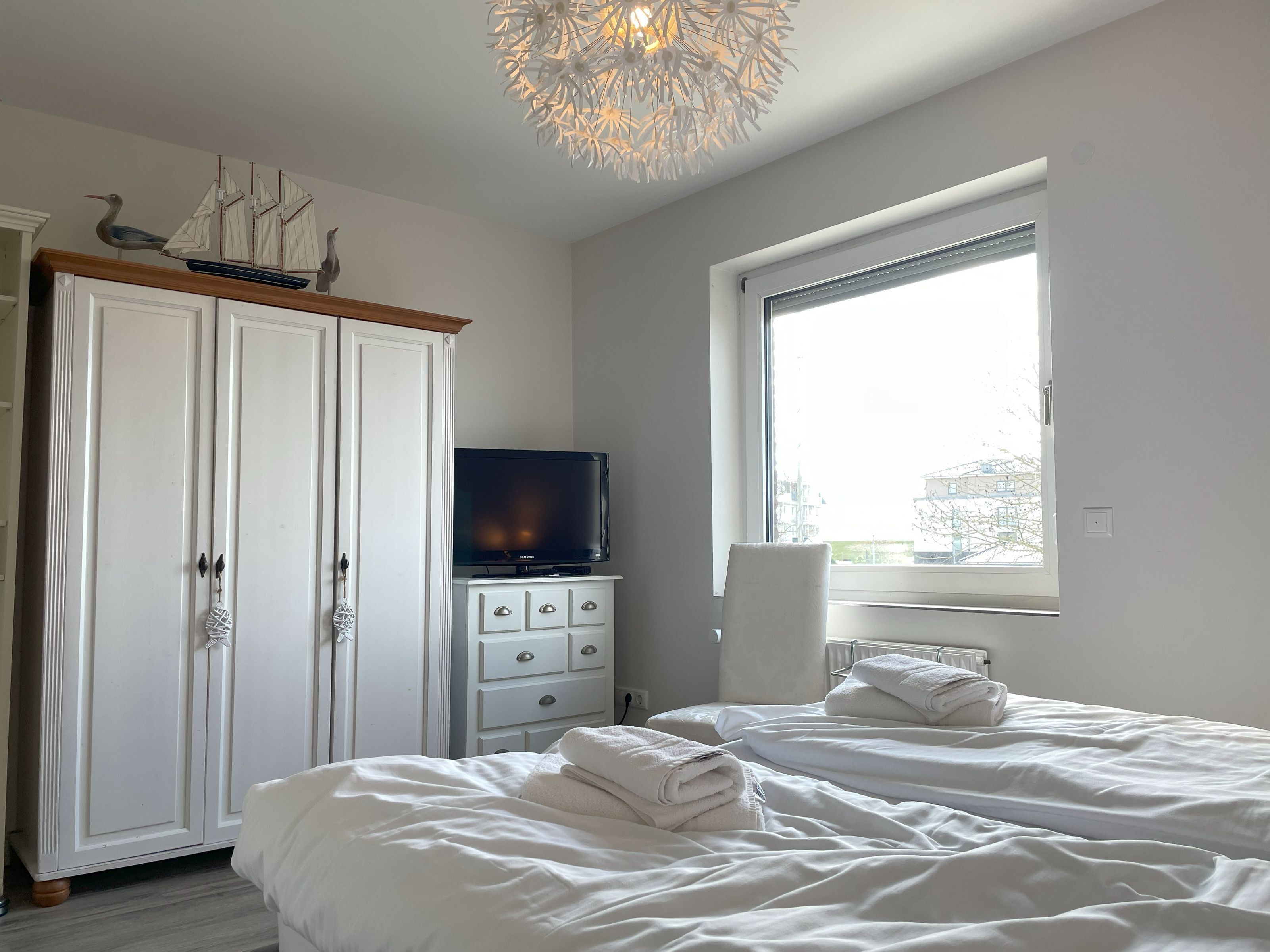 4 bedrooms, travel crib, WiFi, bed sheets