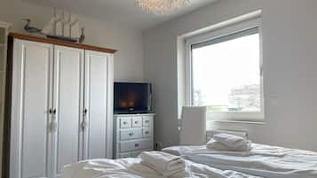 4 bedrooms, travel crib, WiFi, bed sheets