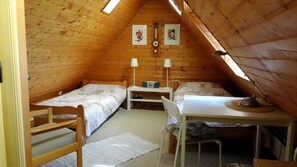 2 bedrooms, travel cot, WiFi, bed sheets