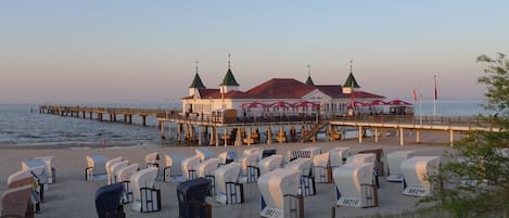 Una spiaggia nelle vicinanze