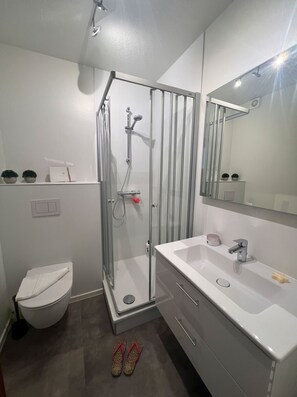 Unclassified image, 2 of 15, button