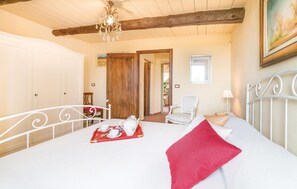 4 bedrooms, travel cot, free WiFi