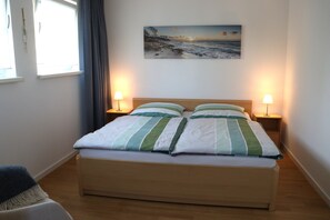 2 habitaciones, tabla de planchar con plancha, cuna de viaje y wifi 