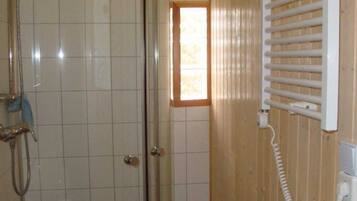 Een douche, handdoeken
