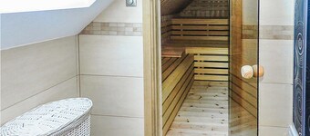 Lovely home in Izbica with WiFi