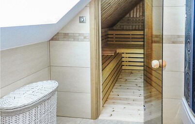 Lovely home in Izbica with WiFi