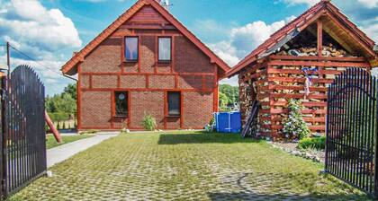 Lovely home in Izbica with WiFi