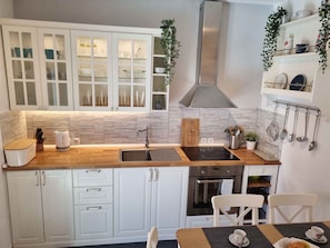 Fridge, oven, stovetop, coffee/tea maker - Holiday apartment with terrace (Crikvenica)