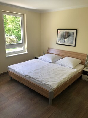 2 bedrooms, travel cot, WiFi