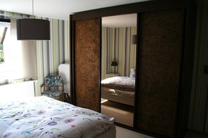 1 bedroom, travel crib, WiFi, bed sheets