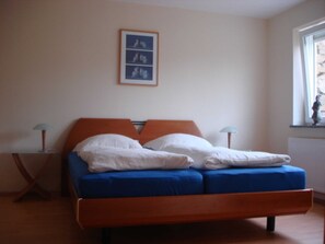 2 Schlafzimmer, Reisekinderbett, WLAN, Bettwäsche