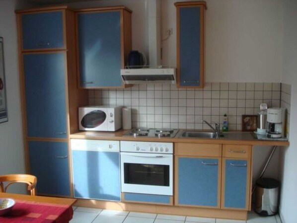 Kühlschrank, Mikrowelle, Ofen