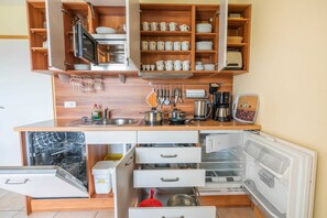 Refrigerador, microondas y lavavajillas 