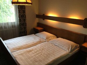 1 bedroom, WiFi, bed sheets - Metzgerwirt VIEH HELI - double room (Bad Goisern am Hallstättersee)