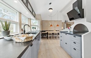 Geladeira, micro-ondas, cooktop, lava-louças